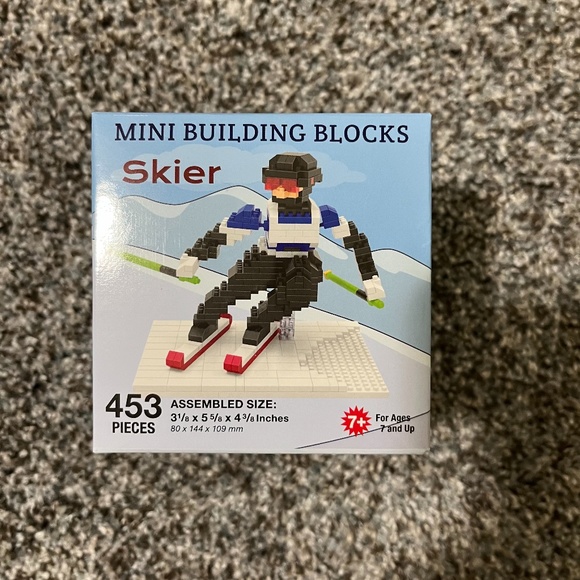 FINAL SALE: Skier mini building blocks, new without tags - Picture 1 of 4